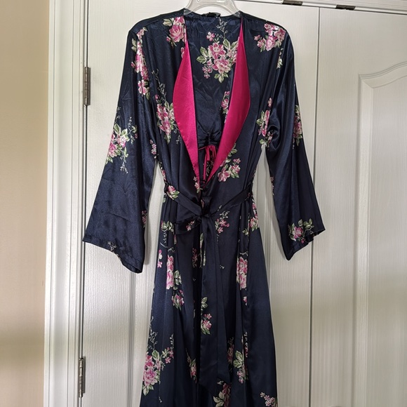🌸 Jones New York Floral Satin Robe 🌸 - Picture 2 of 9
